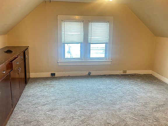 3rd image of 134 Seymour St #1