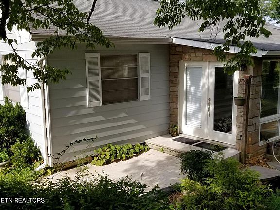 3rd image of 114 Glendale Ln