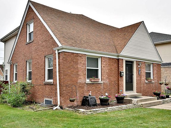3rd image of 5330 N Oconto Ave