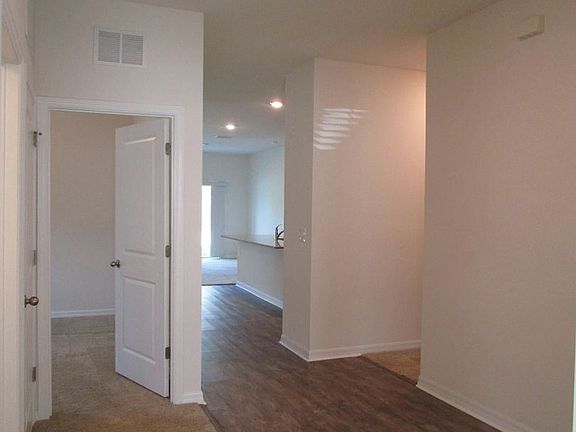 3rd image of 532 Stowers Dr