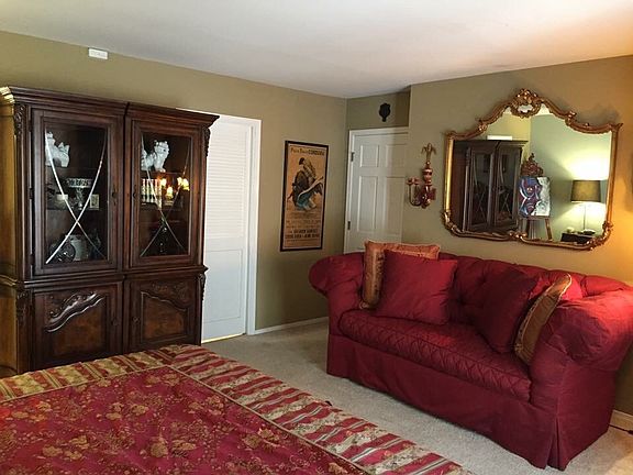 2nd image of 923 Hermosa Dr SE #921