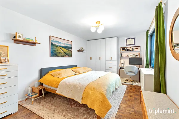 Sold by Triplemint | media 9