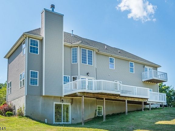 3rd image of 6 Davon Ln