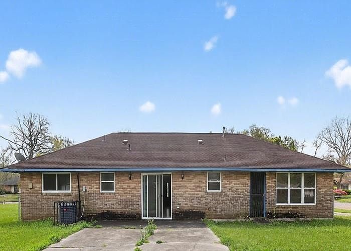 1st image of 6127 Glen Oaks Dr