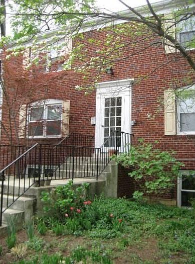 Front of building (only 4 units)