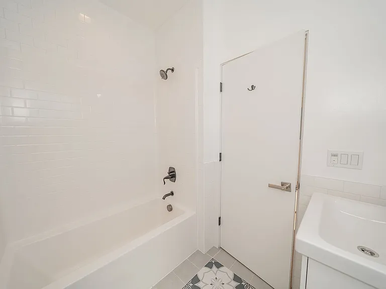 848 32nd Street — Photo 17
