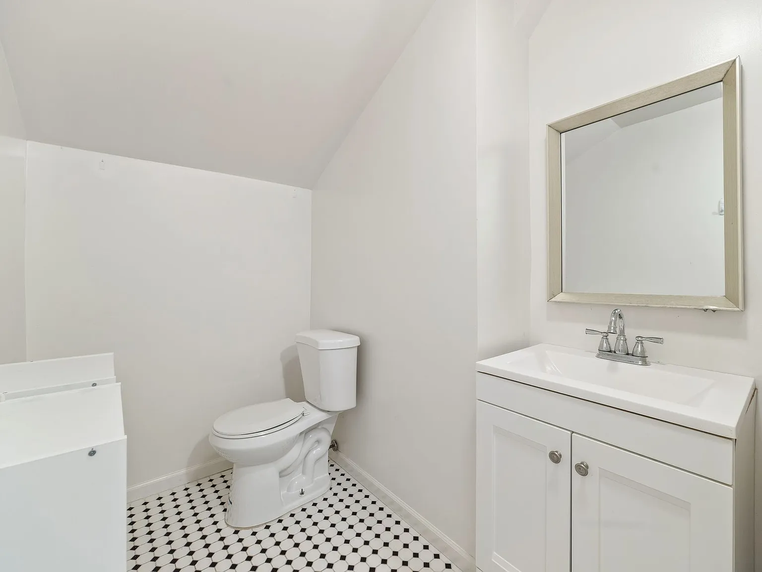 627 Library Pl — Photo 3