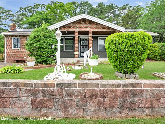 2nd image of 132 Belmont Dr