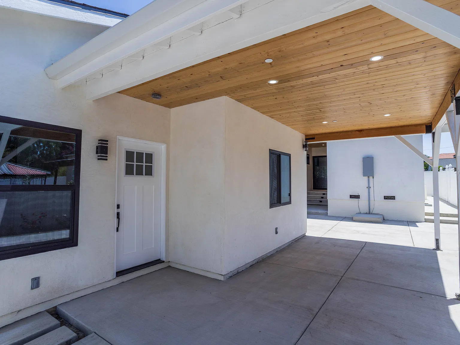 2 bed, 752 sqft, $3,000 — Photo 2