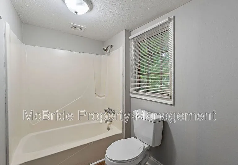 1827 Hicks St — Photo 10