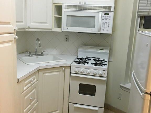 2nd image of 440 E 77th St APT 2B