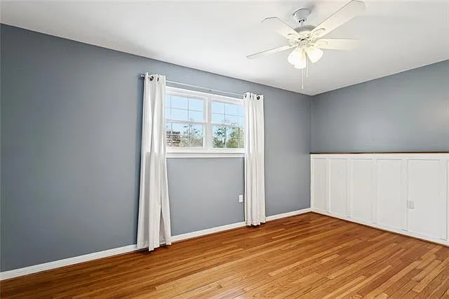 110 N Dabney Dr — Photo 17