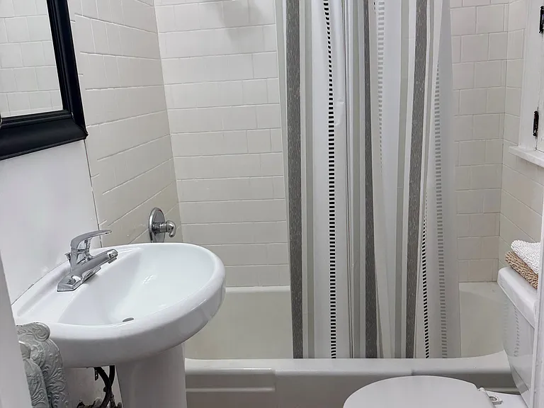 428 S Hemlock St #E — Photo 11