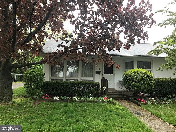2nd image of 221 Molden Dr