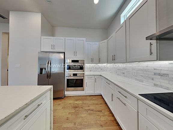 3rd image of 1717 Caddo St #105