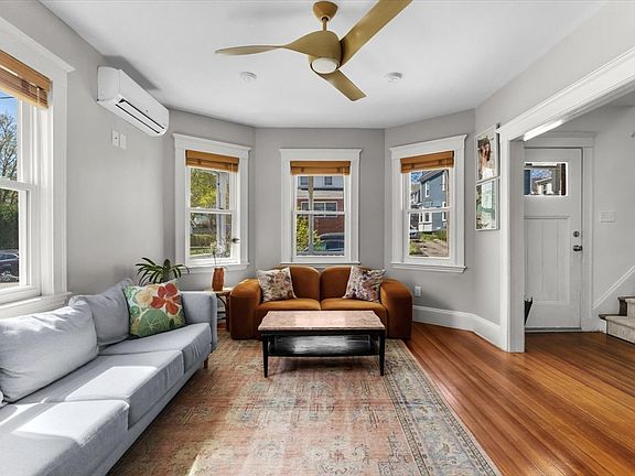 4th image of 10 Crandall St