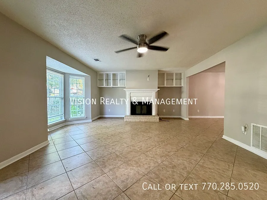 Beautiful 3 BD 2.5 BA Townhome — Photo 4