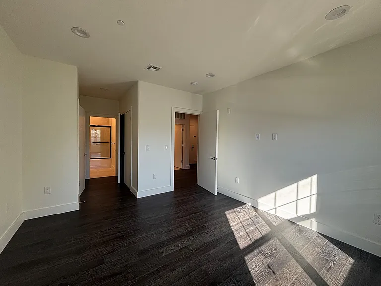 Netherwood Flats — Photo 14