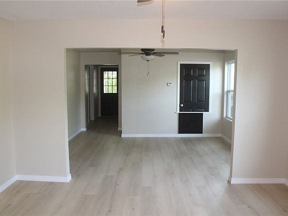 4th image of 1113 N College Ave