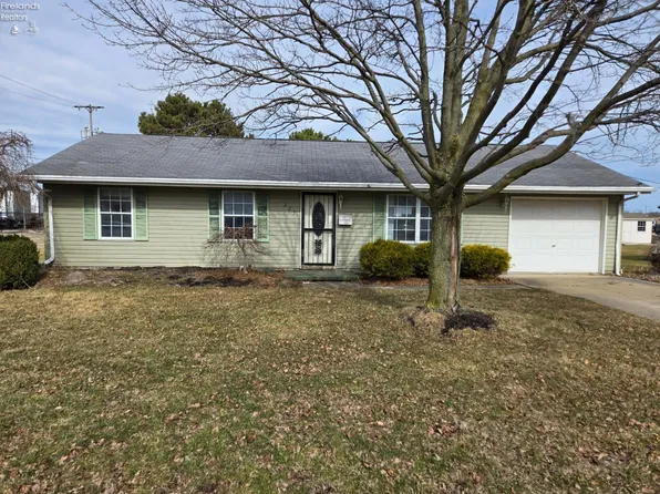 225 Gilcher Ct, Sandusky, OH 44870