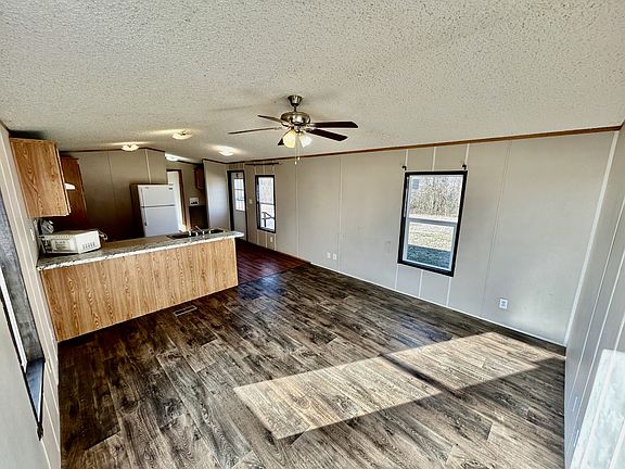 2nd image of 16705 County Road 1526garden Oaks #143
