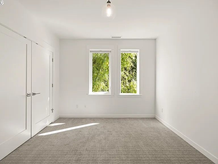 3718 SW Hillside Dr — Photo 28