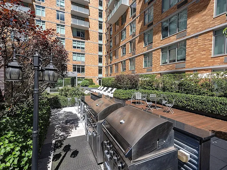 81 Fleet Pl #12L — Photo 18