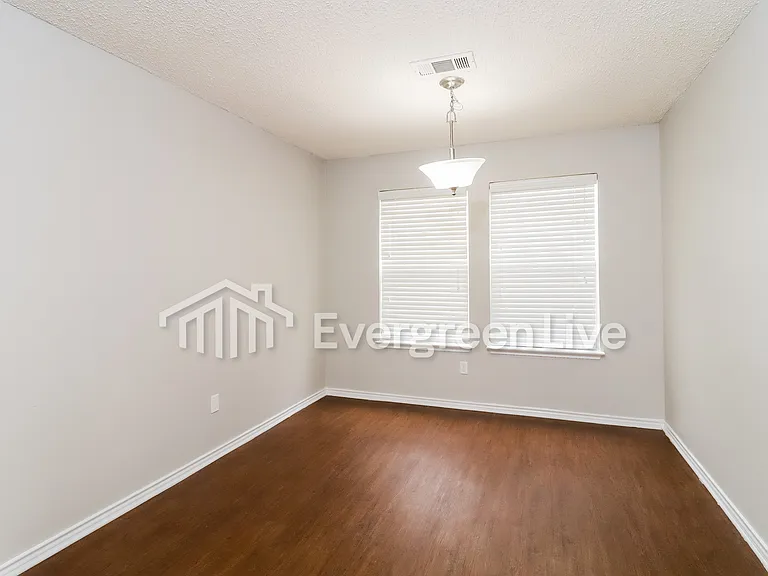 1109 Cherrytree Dr — Photo 7