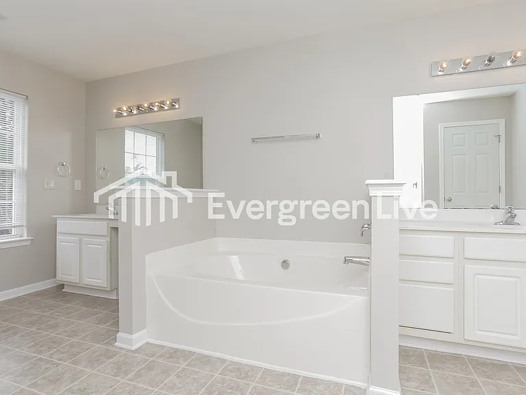 142 Cattle Baron Ln — Photo 10