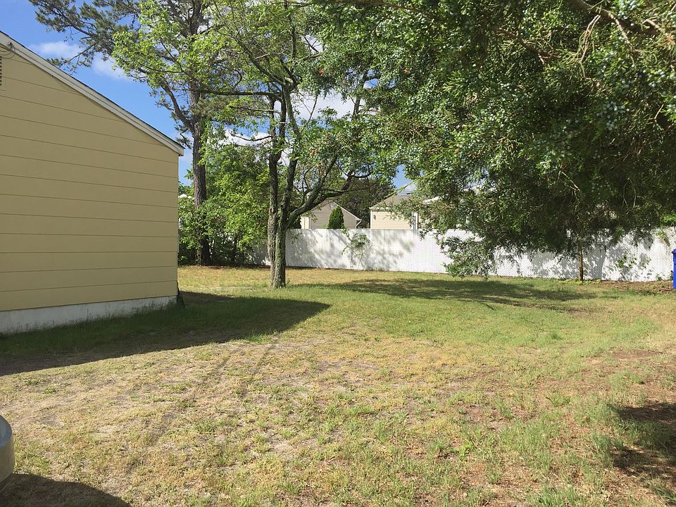 2nd image of 1012 Fischer Blvd