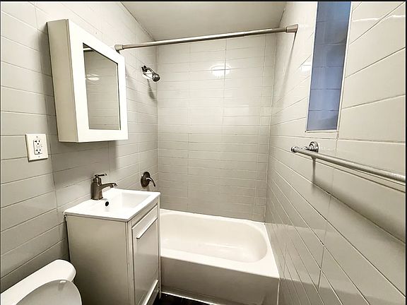 5th image of 206 E 81st St APT 6