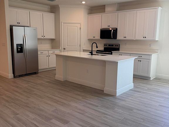 4th image of 1250 SE Green Ct