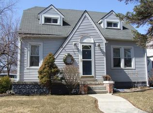 194 S Roslyn Rd, Waterford, MI 48328