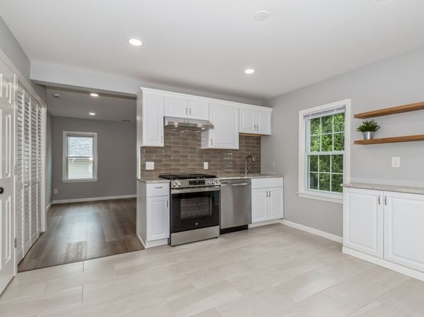 243 Forest Rd FLOOR 2