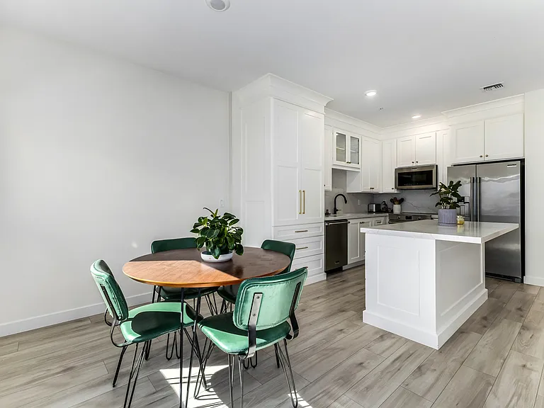 2265 W Echo Ln — Photo 9