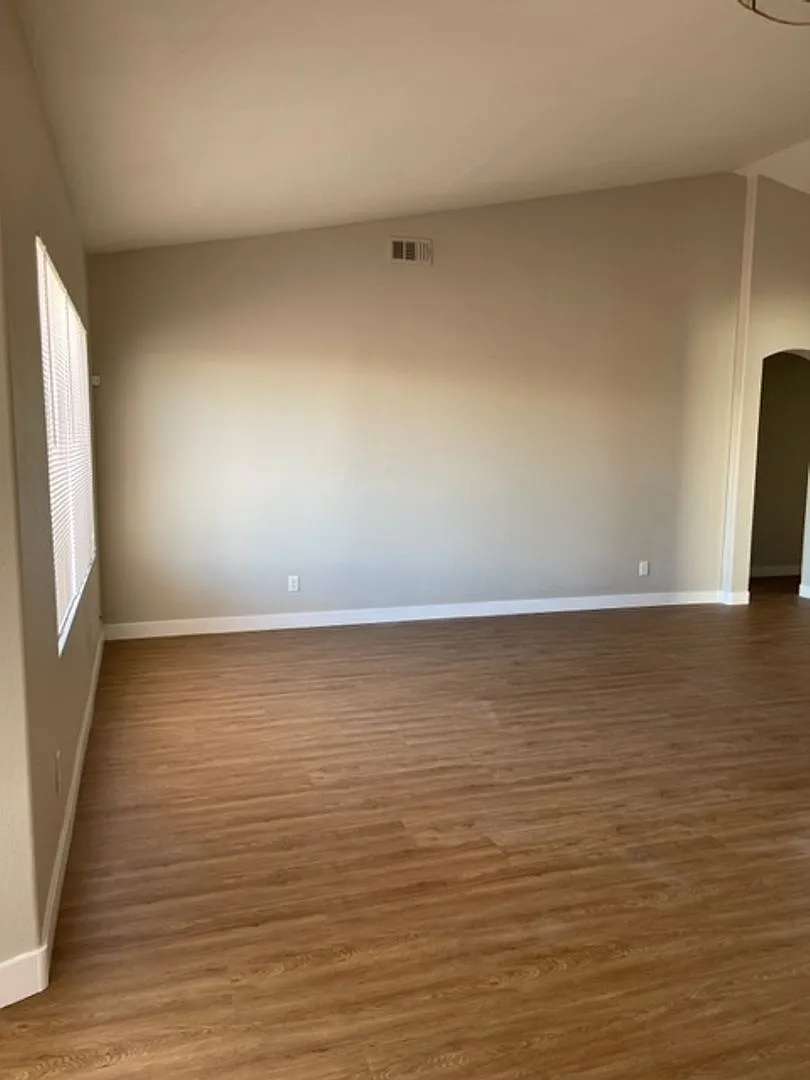 4334 Yorkwood - 4 Bdrm Ranch! — Photo 4