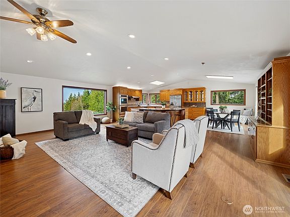 4th image of 28118 163rd Street E