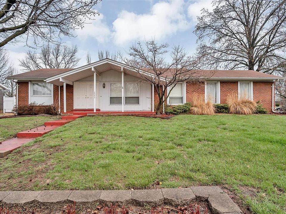 2545 Wedgwood Drive West in the Wedgwood subdivision and McCluer North School area. 1560 sq ft brick ranch with 4brs, 2 full bat