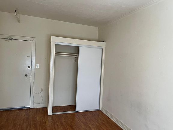 5th image of 238 S Kenmore Ave #310
