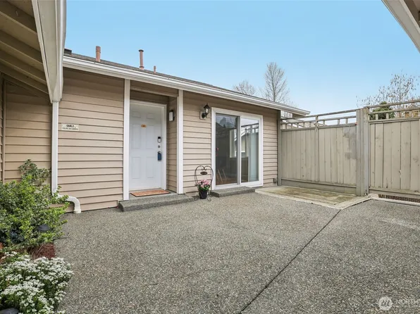 901 E Marine View Drive #201, Everett, WA 98201