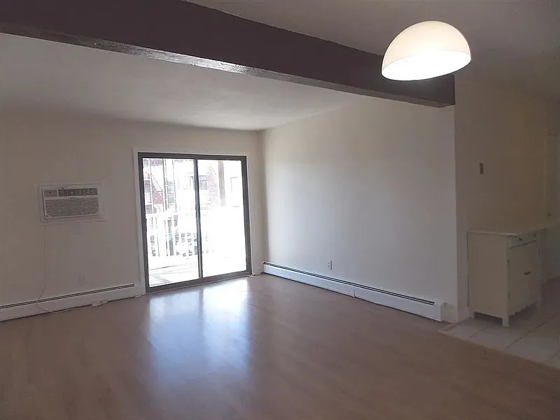 2 bed, 1.0 bath, 749 sqft, $1,790 — Photo 3