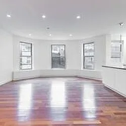 Rented by R New York