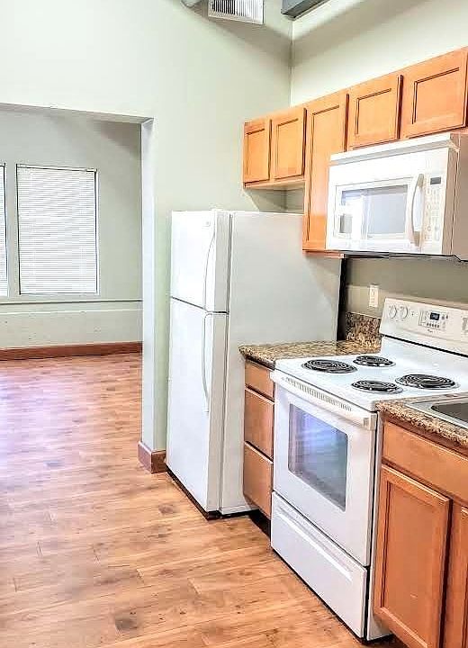 1st image of 17157 NE Couch St #2794959
