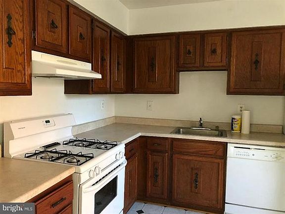 3rd image of 15931 Yukon Ln