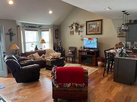 5th image of 802 Jace Dale Ct