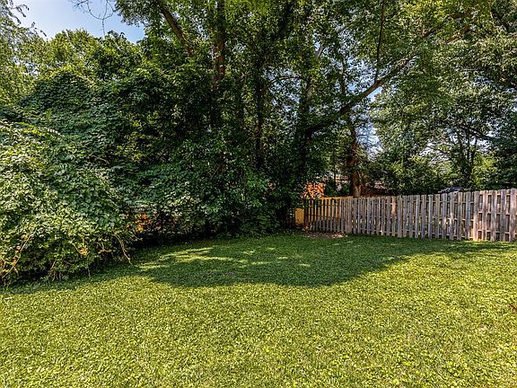 3rd image of 6027 Yosemite Dr