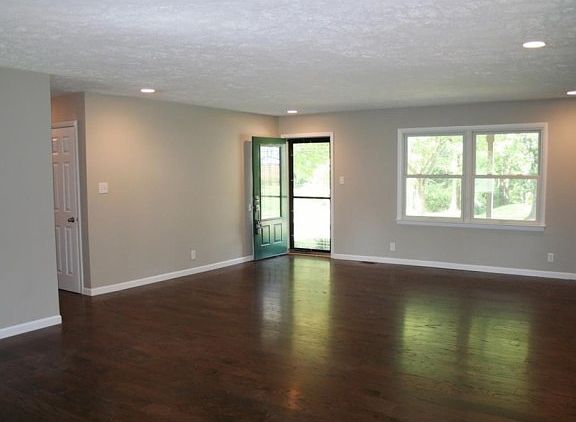 3rd image of 907 Leisure Ln
