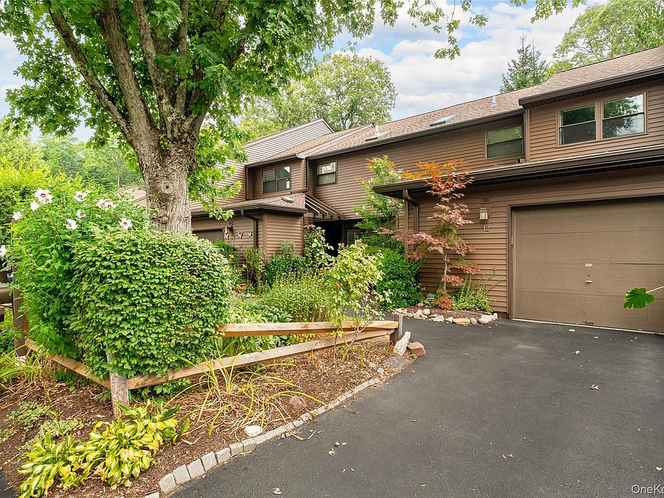 1st image of 12 Brooke Hollow Court