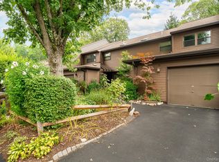 12 Brooke Hollow Ct, Ossining, NY 10562