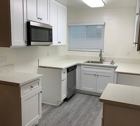 2nd image of 4660-1 Cahuenga Blvd #305-4660
